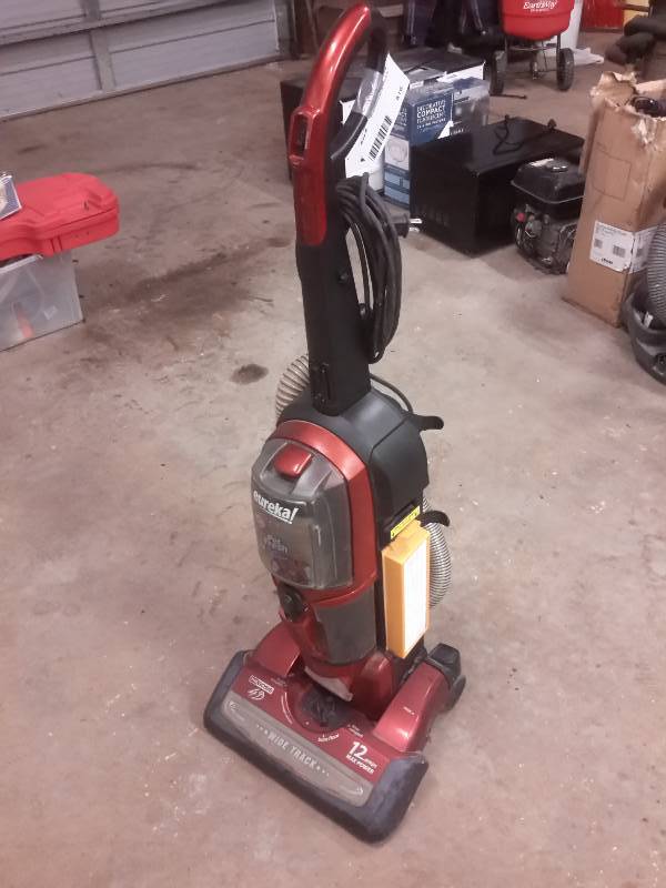 lot 616 image: Eureka Wide Track Vacuum Cleaner