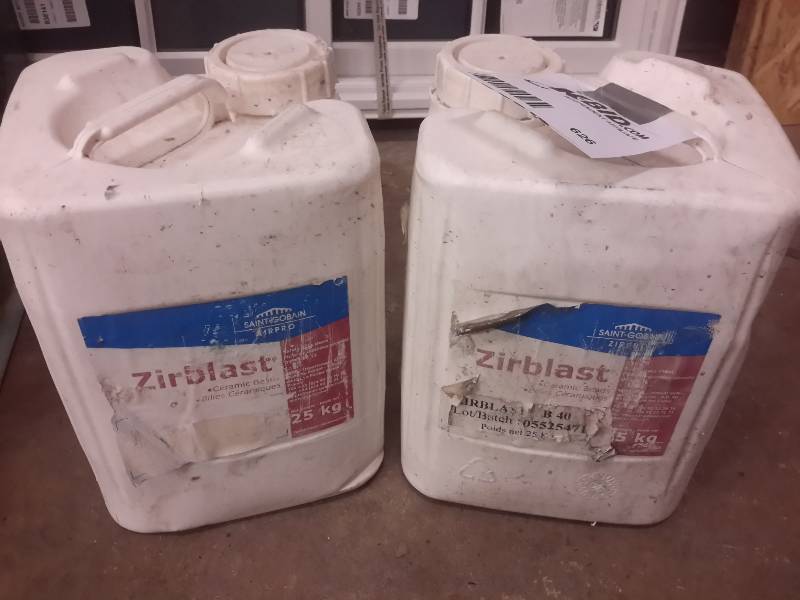lot 626 image: 2 Containers of Zirblast Ceramic Beads
