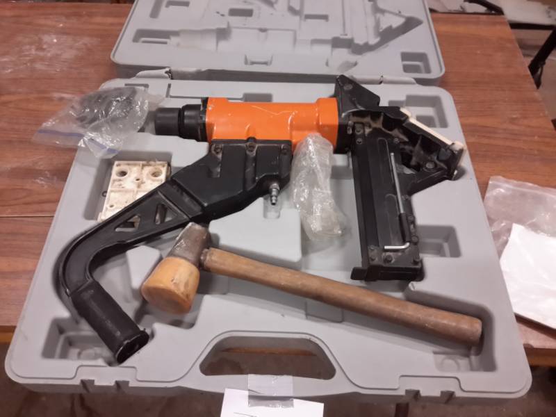 lot 577 image: Pneumatic Hardwood Flooring Nailer