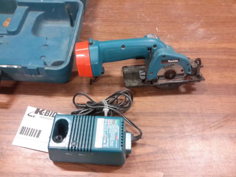 lot 582 image: Makita Cordless Circular Trim Saw
