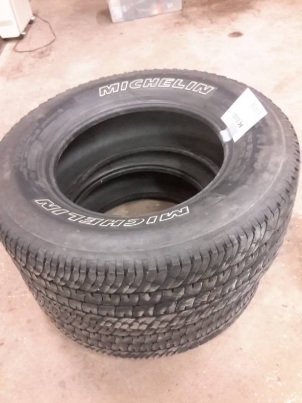 lot 601 image: 2 Michelin Tires