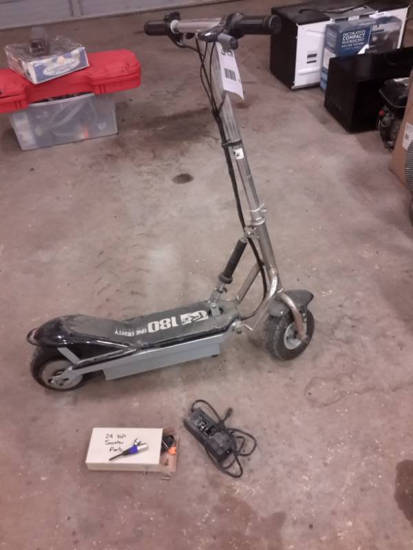 lot 605 image: R2 180 Electric Scooter