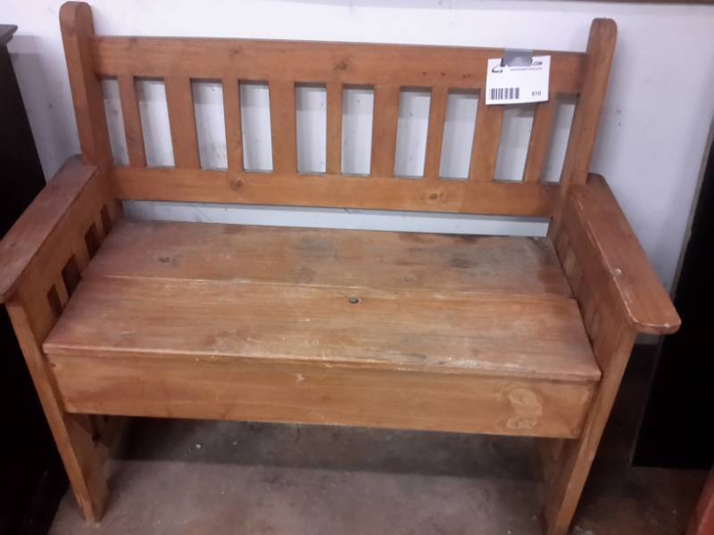lot 610 image: Wooden Mud Room Bench