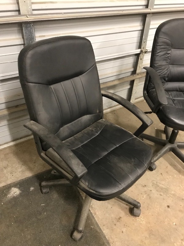 lot 637 image: 2 Office Very Comfortable Office Chairs