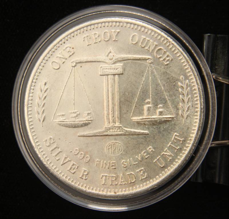 1 TROY OZ. .999 FINE SILVER EAGLE-FLAG TRADE UNIT IN AIRTITE