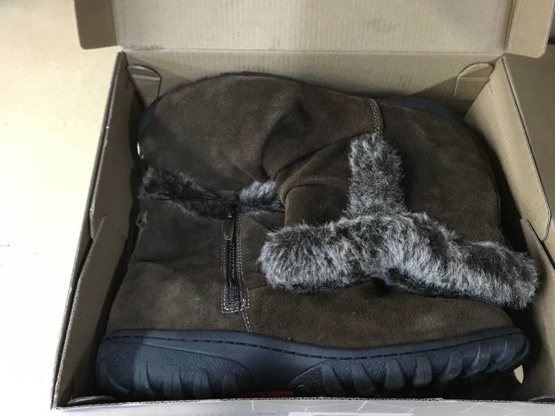Khombu Ladies All Weather Boots, Retail $24.99