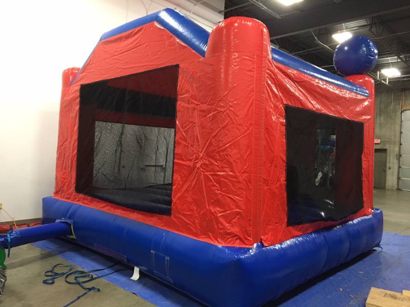lot 4 image: Superman 15 Ft. x 15 Ft.  Bounce House