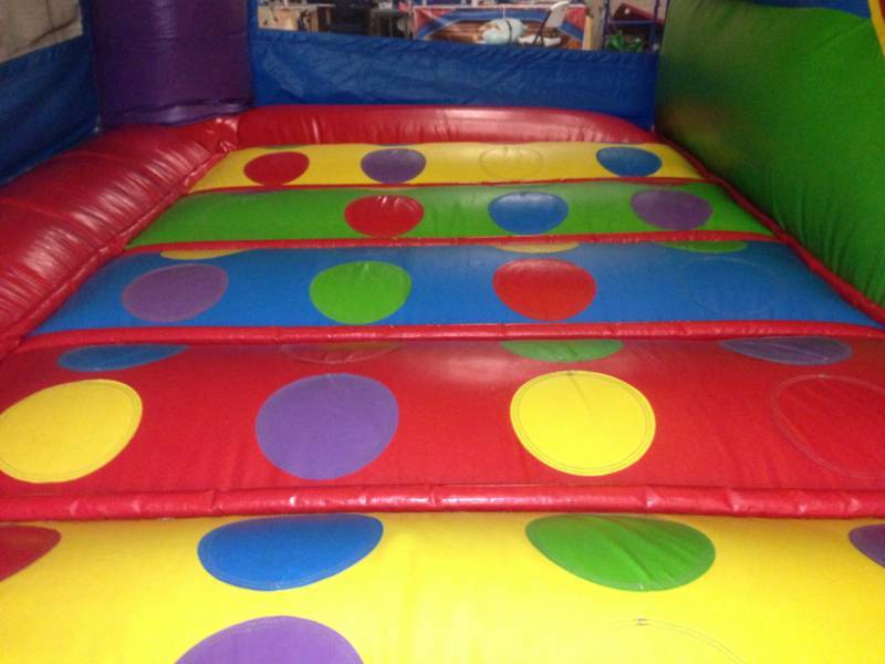 lot 13 image: 5 In 1 Castle Combo