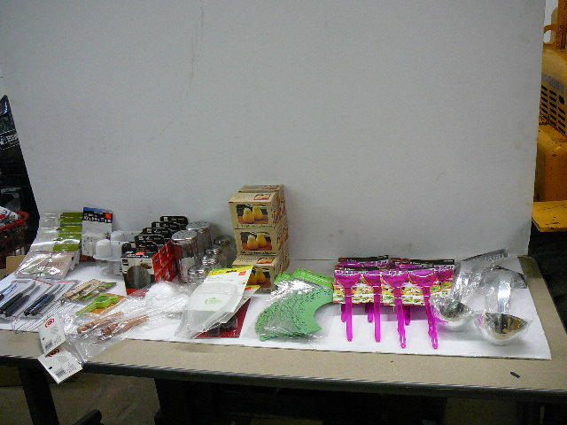 Large lot of Kitchen Items