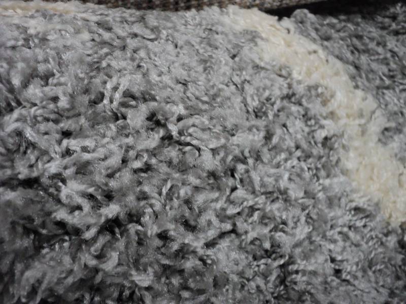 lot 6 image: Ultimate Shag Grey Rug 5 3 x 7...