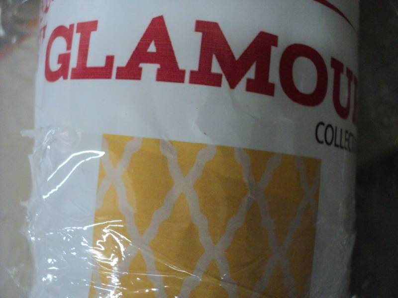 lot 23 image: Glamour Rug 2 7 x 4 1 yellowcr...