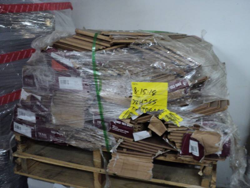 lot 40 image: pallet of H.D.C. Alderpoint Oak flo...
