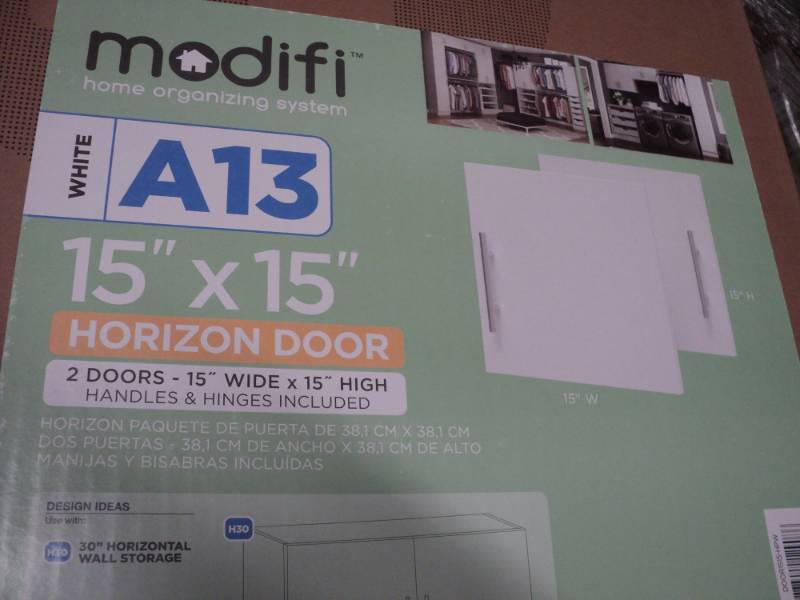 lot 73 image: 1 set of 2 doors 15 x 15 white Ho...