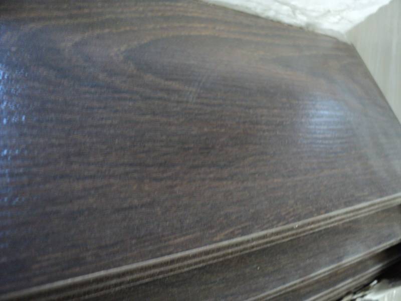 lot 88 image: 10 boxes of Chestnut Oak, 8 planks ...