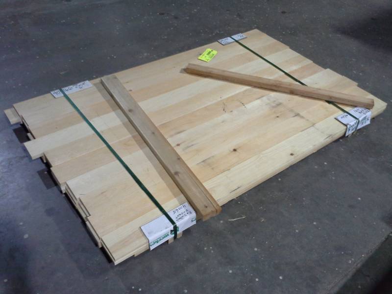 lot 4011 image: Bundle of Wood - About 30 Pieces