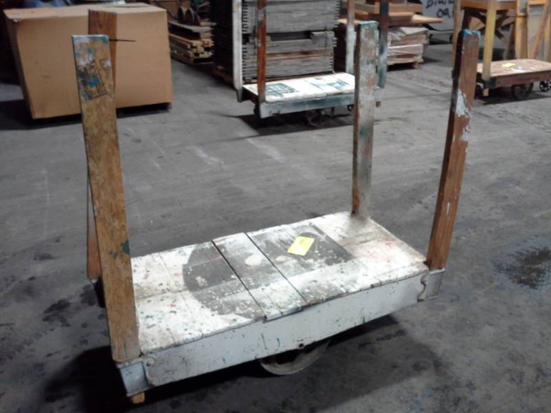 lot 4024 image: Unknown Brand - Nutting Style Cart