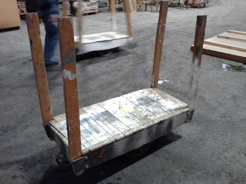 lot 4026 image: Unknown Brand - Nutting Style Cart