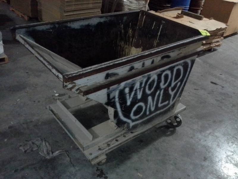 lot 4028 image: Metal Dump Bin