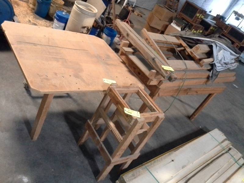 lot 4080 image: Tables and Stands - Trio