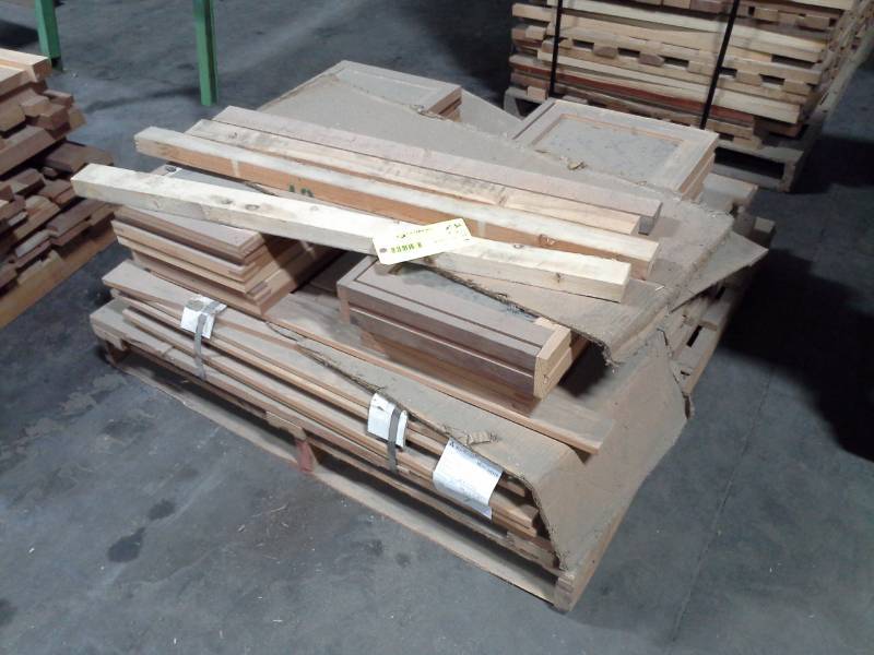 lot 4083 image: Pallet of Misc. Wood and Windows
