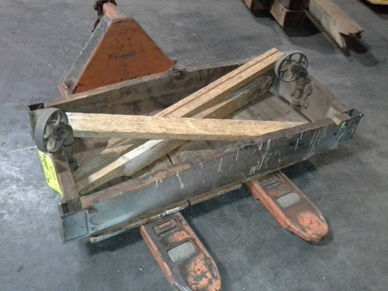 lot 4089 image: Unknown Brand - Nutting Style Cart