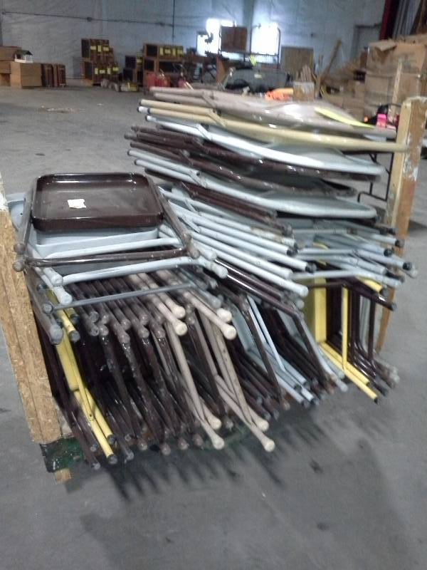 lot 4105 image: Folding Chairs - About 30