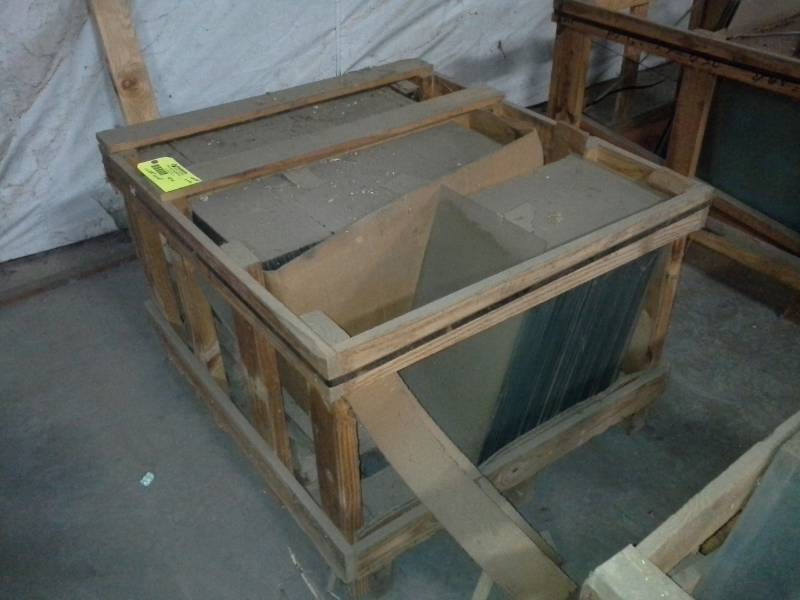 lot 4114 image: Crate of Glass