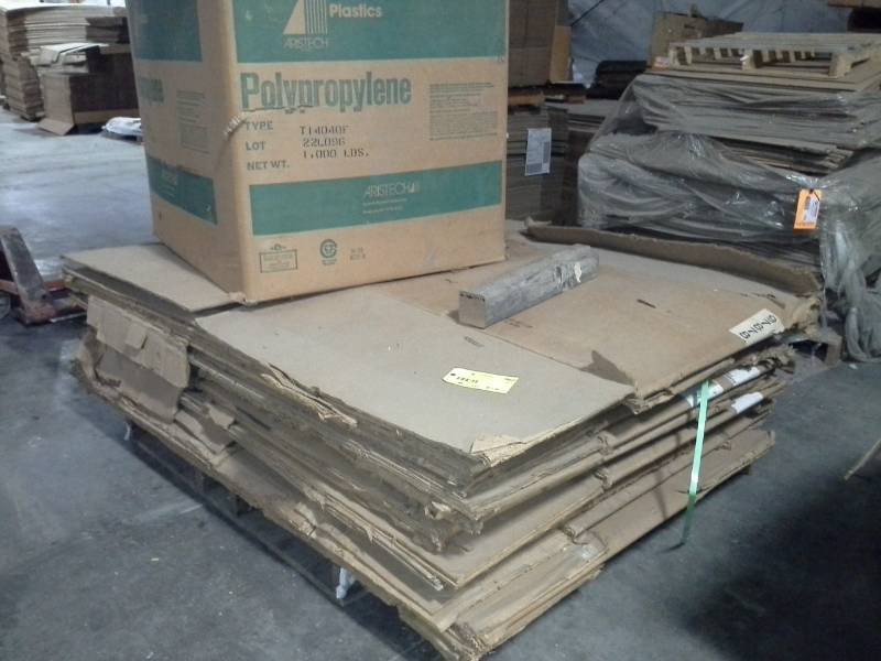 lot 4134 image: Pallet of Folded Gaylord Boxes