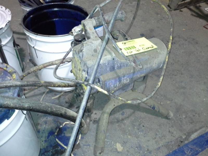 lot 4139 image: Sherwin Williams Nova 395 Paint Pump
