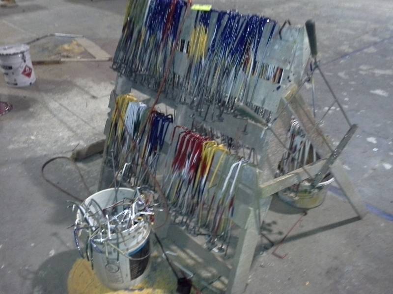 lot 4141 image: Pile of Metal Hangers