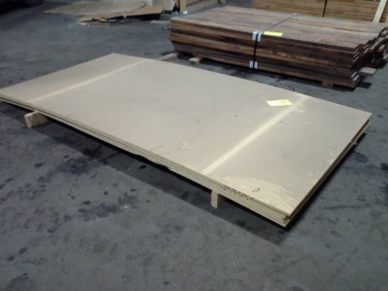 lot 4165 image: Bundle of MDF - 5 Pieces