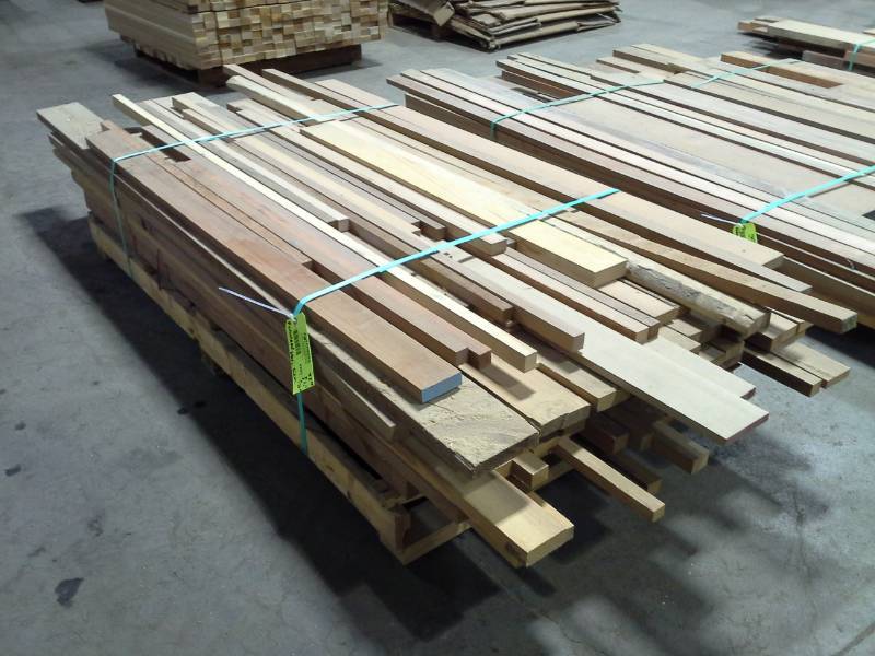 lot 4205 image: Bundle of Redwood
