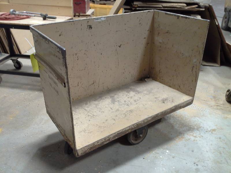 lot 4240 image: Heavy Duty Material Cart