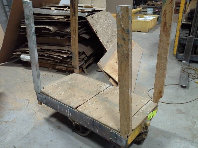 lot 4242 image: Jakes Brand Railroad Cart