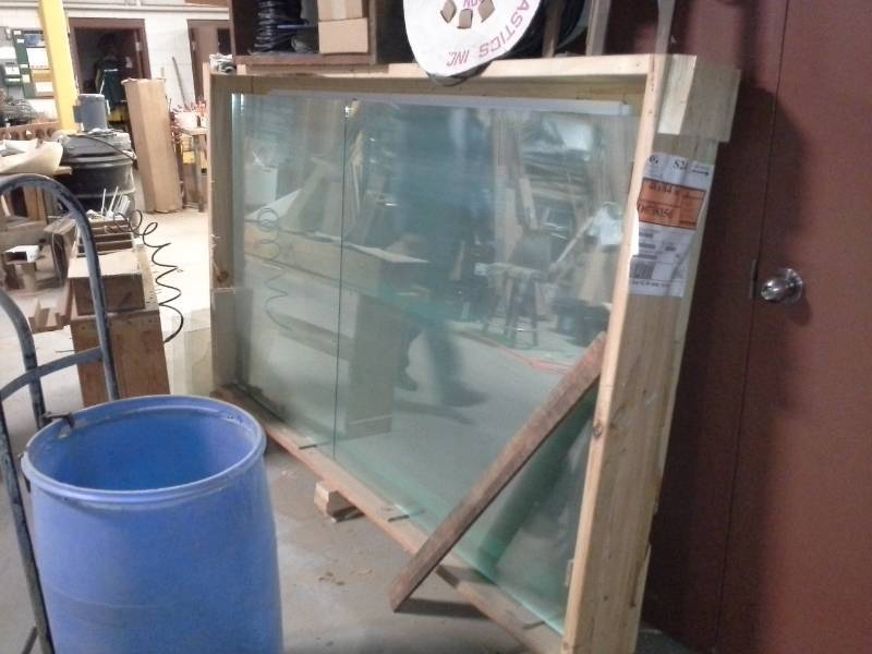 lot 4282 image: Crate of Glass - About 40 pieces