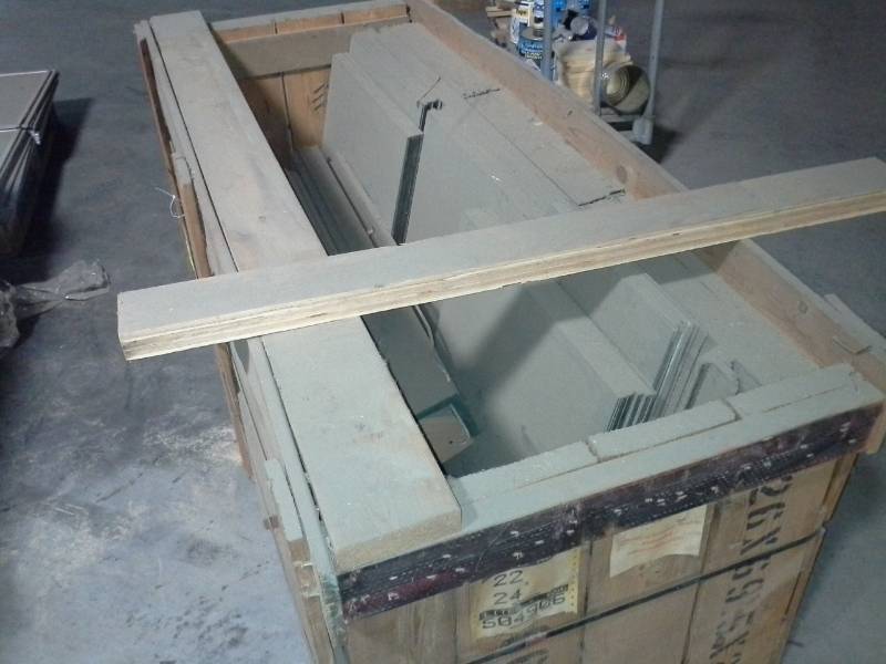 lot 4304 image: Partial Pallet of Tempered Glass, Partial Pallet of Aluminum Edged Glass
