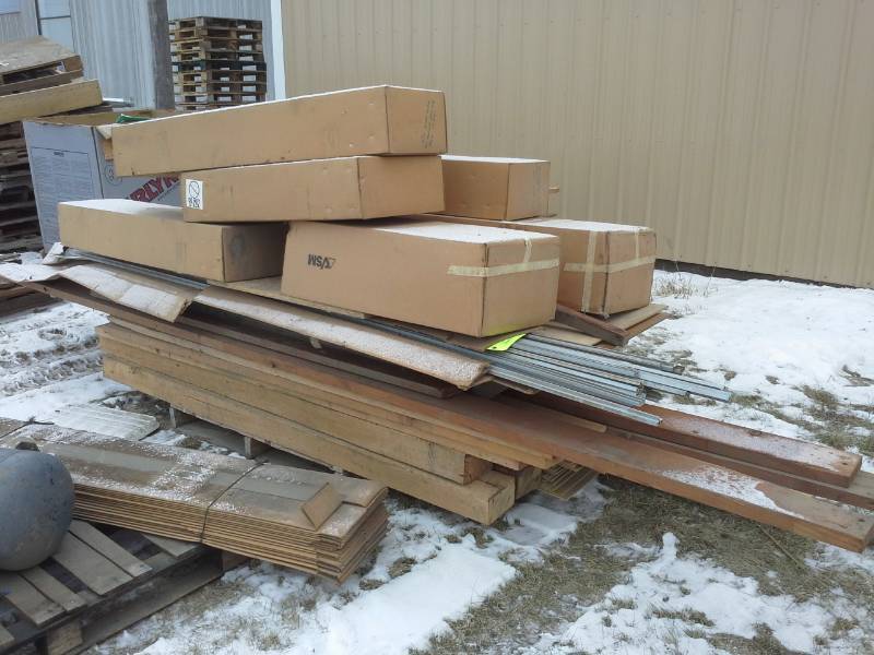 lot 4307 image: Stack of Wood, 4 x 6 Oak, Fir