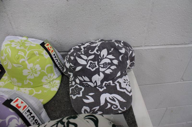 lot 86 image: Brand New Hats 16qty