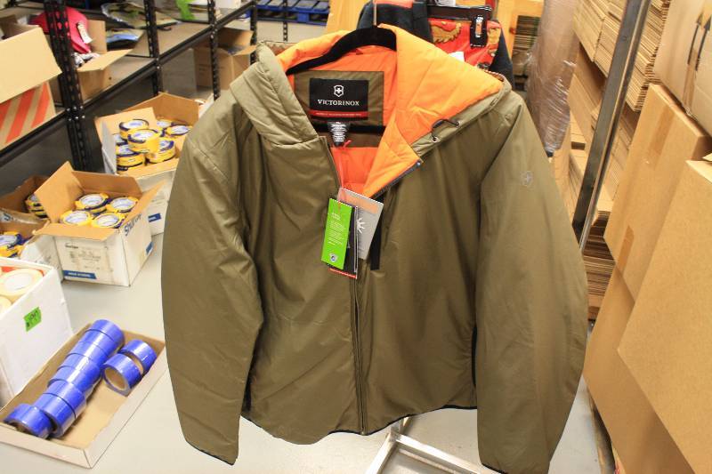 lot 20 image: Swiss Mens XL Hooded Jacket - $295