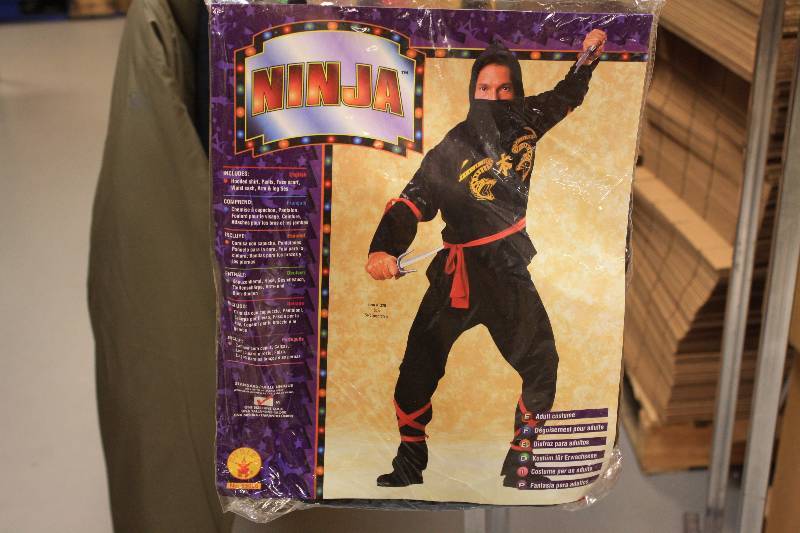 lot 200 image: Ninja Costume Mens Medium - One Size fits most