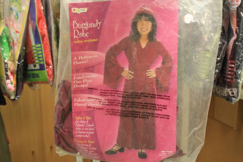lot 220 image: Burgundy Robe Kids Costume Size 7-10