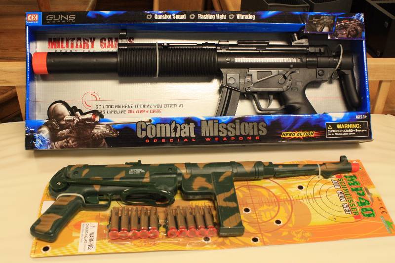 lot 81 image: Toy Gun Set - New