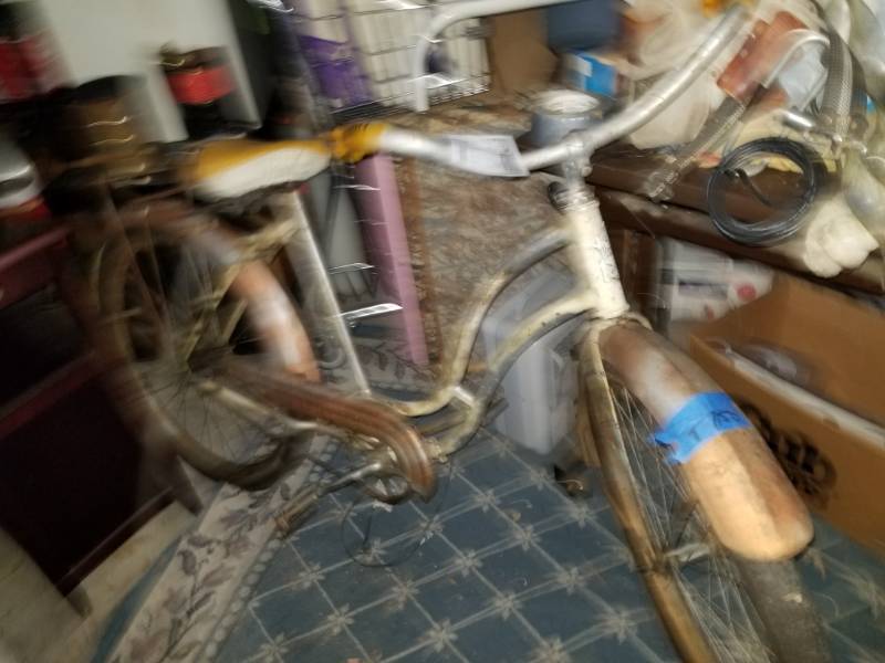 lot 69 image: Vintage Packard Bicycle