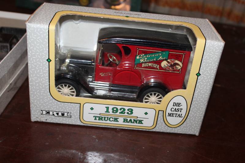 lot 216 image: Ertl Vintage Die Cast Metal Anheuser Busch 1923 Truck Bank