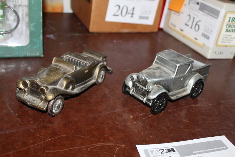 lot 218 image: 1974 Vintage Die Cast Metal Car Banks