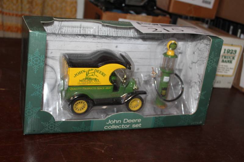 lot 215 image: John Deere Die Cast Metal 124 Scale 1912 Ford Model T, 1920s Wayne Gas Pump