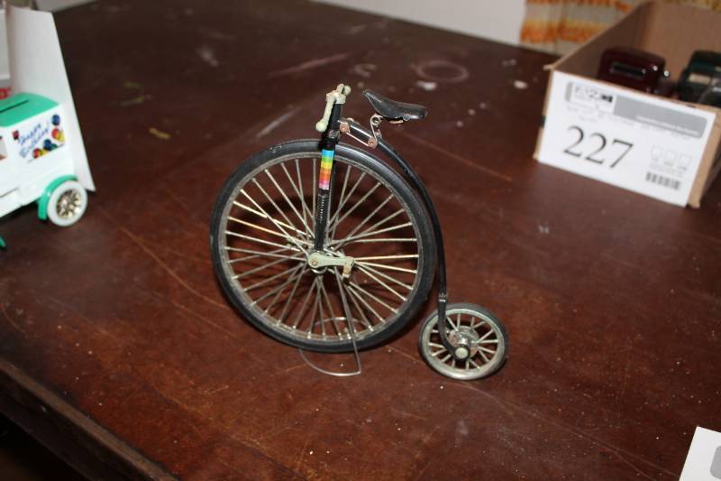 lot 213 image: Vintage Die Cast Carnival Bicycle