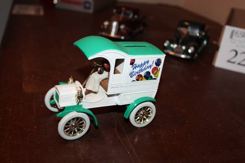 lot 211 image: Ertl Vintage Limited Edition Die Cast Metal 1905 Fords First Delivery Car