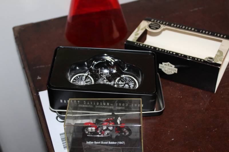 lot 222 image: Scale Motorcycles - Indian Sport Scout Babber 1947 with Case, Harley-Davidson 1903-1904 Serial Number One