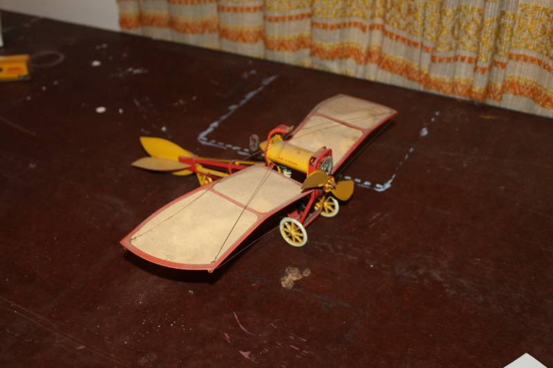 lot 252 image: Dusseldorfer Blech-Spielwaren Scale Kranich 310 Model Airplane
